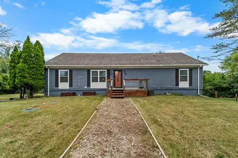 Exterior - 4240 E Commerce Rd, Commerce, MI 48382 photo 2 of 4