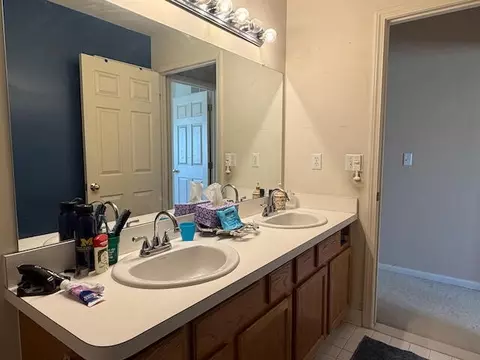 Bath - 2817 Windside Ct, Scio, MI 48103 photo 6 of 8