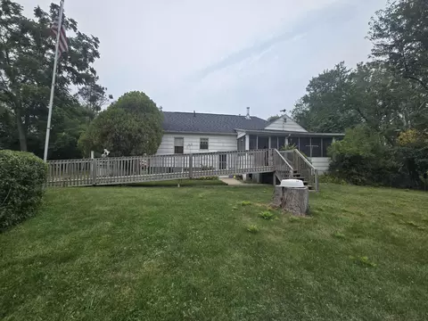 30321 W Jefferson Ave, Gibraltar, MI 48173
