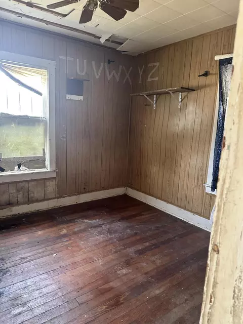 Bedroom - 4326 Circle Dr, Flint, MI 48507 photo 3 of 5