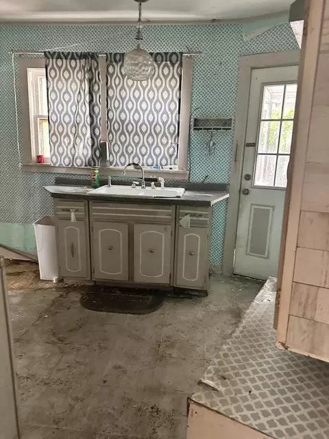 Kitchen - 4326 Circle Dr, Flint, MI 48507 photo 1 of 1