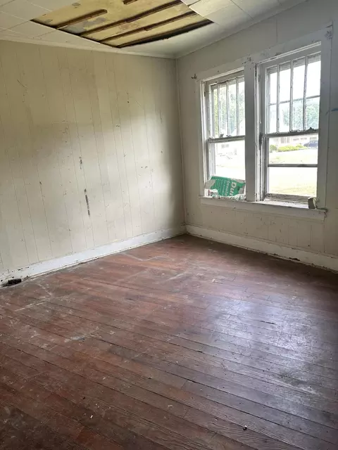 Bedroom - 4326 Circle Dr, Flint, MI 48507 photo 1 of 5