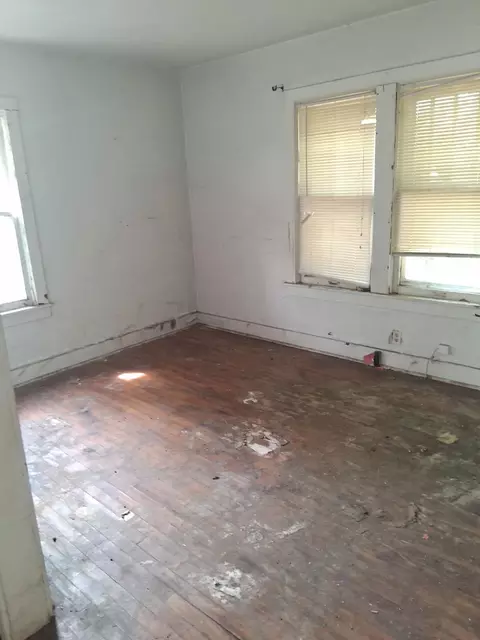 Bedroom - 4326 Circle Dr, Flint, MI 48507 photo 4 of 5