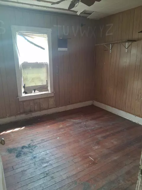 Bedroom - 4326 Circle Dr, Flint, MI 48507 photo 5 of 5