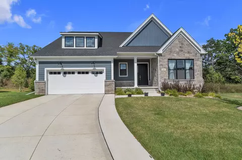 628 Pine Cir, Ann Arbor, MI 48105