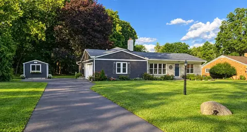 26532 Springfield Dr, Farmington Hills, MI 48334