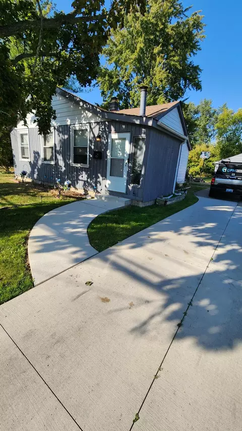 19157 Huntington Ave, Harper Woods, MI 48225