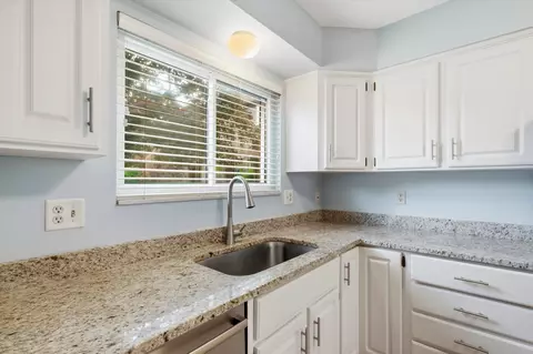 2031 Pauline Ct, Ann Arbor, MI 48103