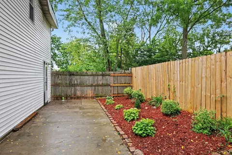 Exterior - 231 W Biddle St, Jackson, MI 49203 photo 3 of 5