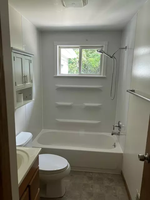 Bath - 38040 Castle Dr, Romulus, MI 48174 photo 2 of 2