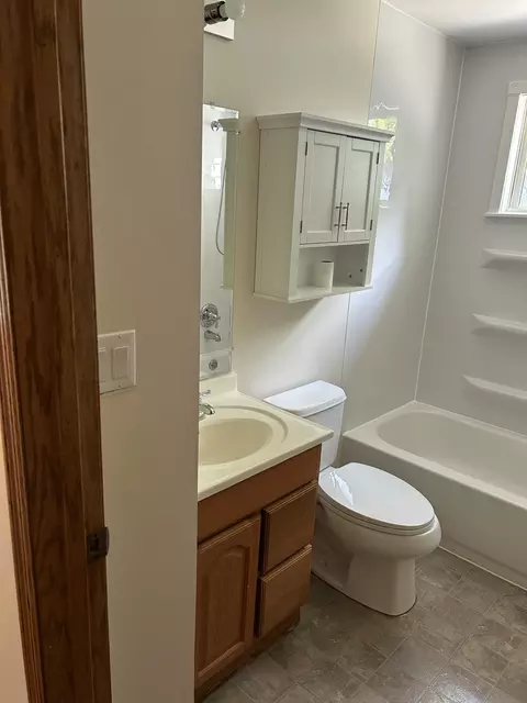 Bath - 38040 Castle Dr, Romulus, MI 48174 photo 1 of 2