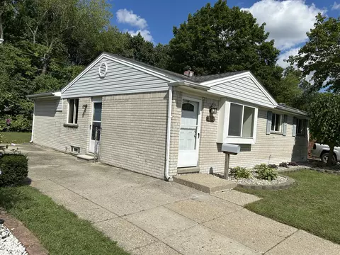 Exterior - 38040 Castle Dr, Romulus, MI 48174 photo 2 of 4
