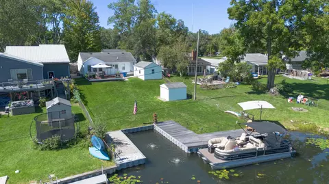 4661 Forest Ave, Waterford, MI 48328