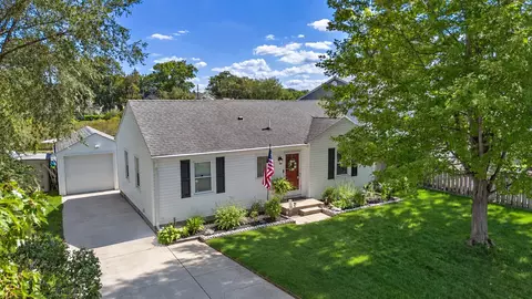 4661 Forest Ave, Waterford, MI 48328