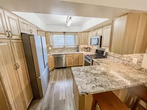 Kitchen - 17828 Devonshire St, Riverview, MI 48193 photo 1 of 2