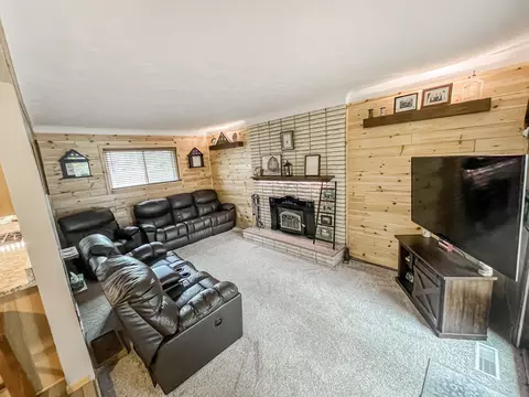 Living - 17828 Devonshire St, Riverview, MI 48193 photo 1 of 1