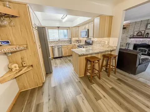 Kitchen - 17828 Devonshire St, Riverview, MI 48193 photo 2 of 2