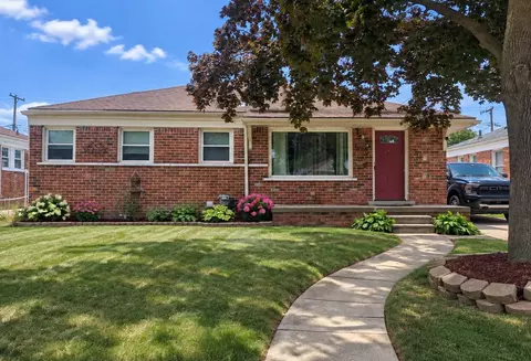 9994 E Clements Cir, Livonia, MI 48150