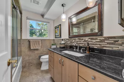 Bath - 5555 Patterson Dr, Troy, MI 48085 photo 2 of 5