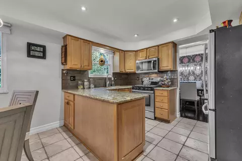 Kitchen - 5555 Patterson Dr, Troy, MI 48085 photo 5 of 8