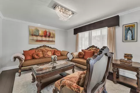 Living - 5555 Patterson Dr, Troy, MI 48085 photo 2 of 7