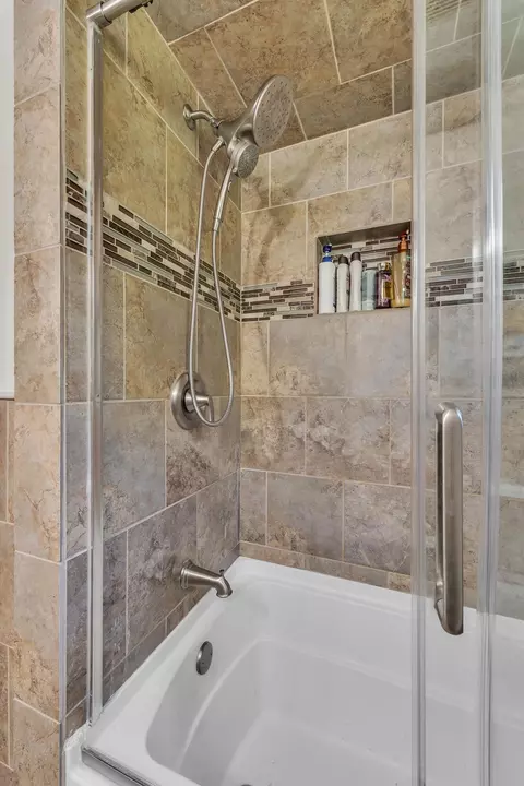 Bath - 5555 Patterson Dr, Troy, MI 48085 photo 4 of 5