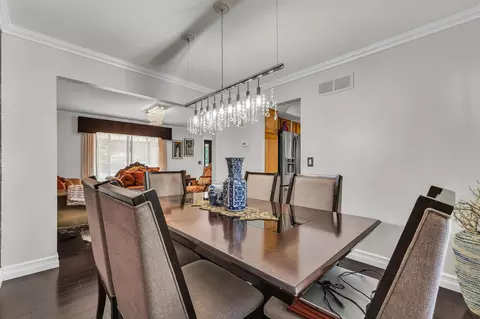 Dining - 5555 Patterson Dr, Troy, MI 48085 photo 3 of 6