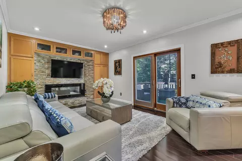 Living - 5555 Patterson Dr, Troy, MI 48085 photo 6 of 7