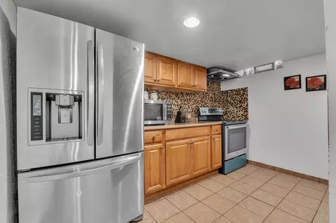 Kitchen - 5555 Patterson Dr, Troy, MI 48085 photo 6 of 8