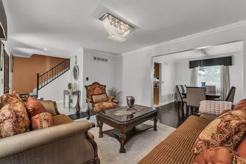 Living - 5555 Patterson Dr, Troy, MI 48085 photo 3 of 7