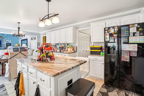 Kitchen - 46793 Springwood Dr, Macomb, MI 48044 photo 5 of 5