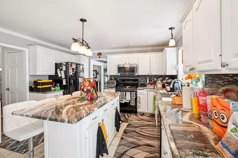 Kitchen - 46793 Springwood Dr, Macomb, MI 48044 photo 2 of 5