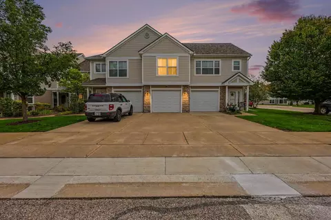 641 Fieldstone Cir W, Chelsea, MI 48118