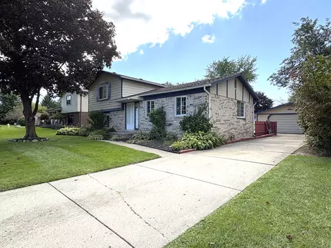 19324 Todd Dr, Clinton Township, MI 48038