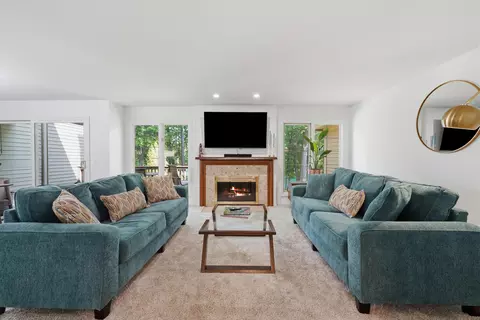 Living - 4539 Golf View Dr, Genoa, MI 48116 photo 2 of 4