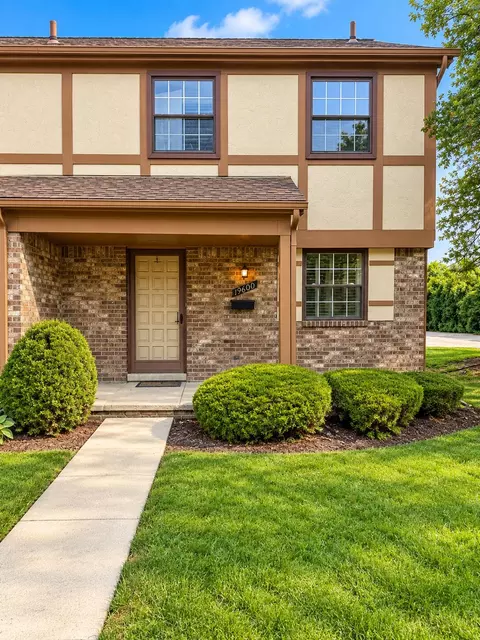 19600 Raleigh Cir S, Southfield, MI 48076