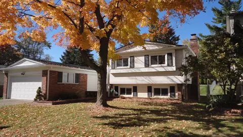 2543 Antietam Dr, Ann Arbor, MI 48105
