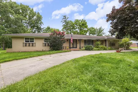 24319 Tamarack Trl, Southfield, MI 48075