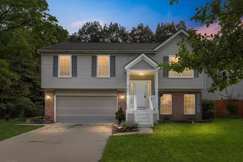 6751 Maplelawn Dr, Ypsilanti, MI 48197