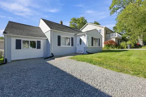 118 Dekalb St, Walled Lake, MI 48390