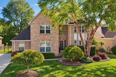 39244 Canterbury Dr, Harrison, MI 48045