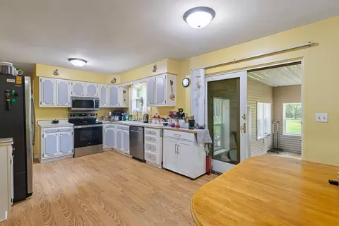 Kitchen - 6530 S Jackson Rd, Summit, MI 49201 photo 1 of 7