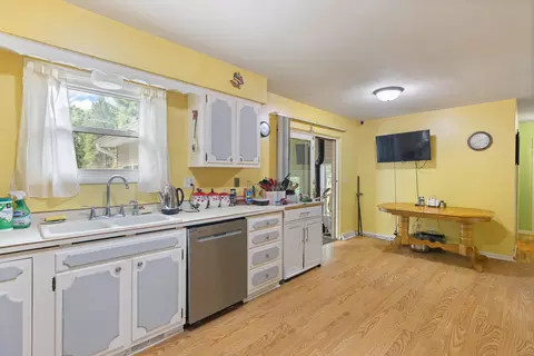Kitchen - 6530 S Jackson Rd, Summit, MI 49201 photo 7 of 7