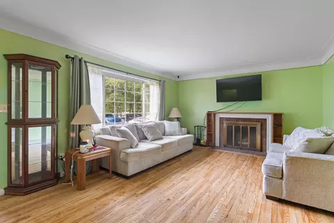 Living - 6530 S Jackson Rd, Summit, MI 49201 photo 2 of 3