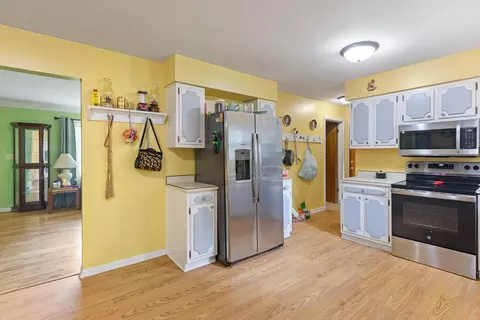 Kitchen - 6530 S Jackson Rd, Summit, MI 49201 photo 5 of 7