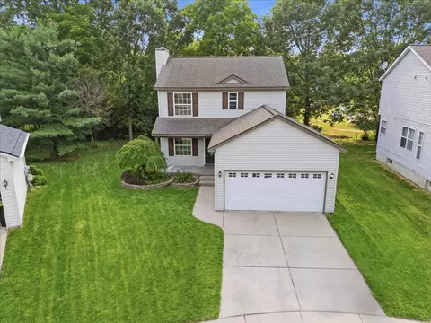 608 Heritage Cir, Fenton, MI 48430