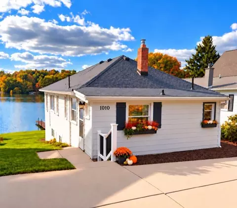 1010 Brighton Lake Rd, Brighton, MI 48116