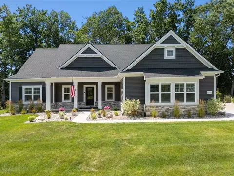 9598 Chalfonte Dr, Green Oak, MI 48116