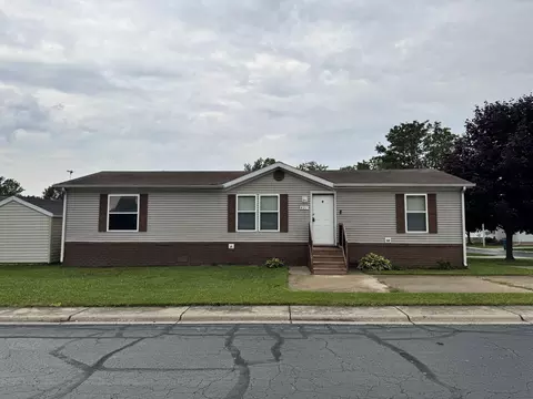 Exterior - 421 Cheyenne River Dr, Adrian, MI 49221 photo 2 of 3