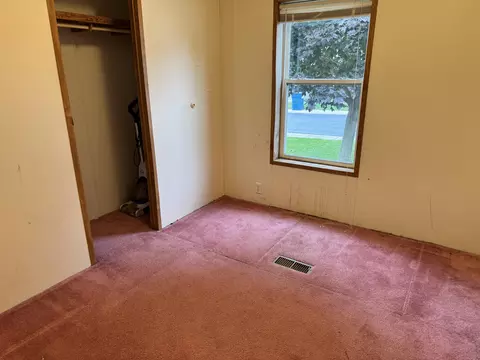 Bedroom - 421 Cheyenne River Dr, Adrian, MI 49221 photo 1 of 4